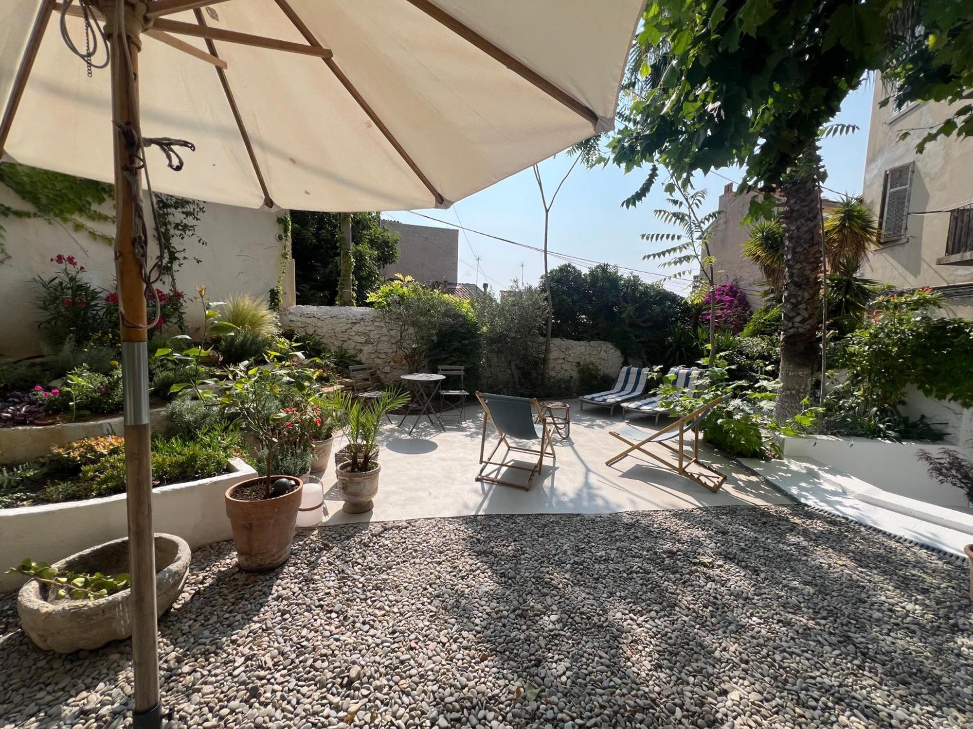 Bord De Mer, Magnifique De 150m2 Avec Jardin Apartamento Marsella